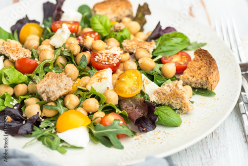 Healthy Salad with Chickpeas like Caprese