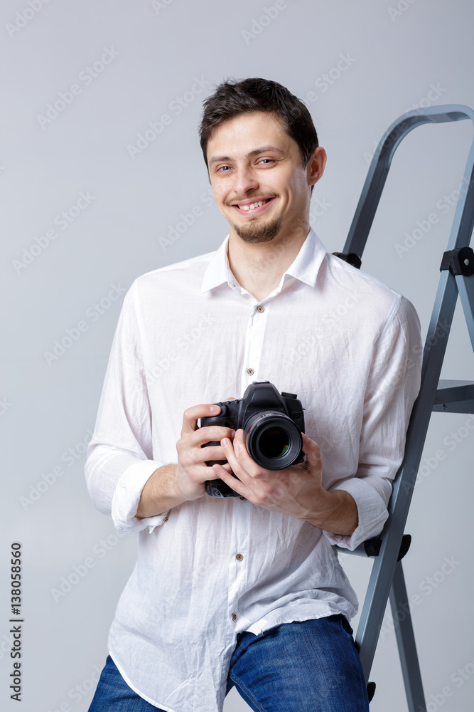 Obraz premium successful professional photographer use DSLR digital camera on 