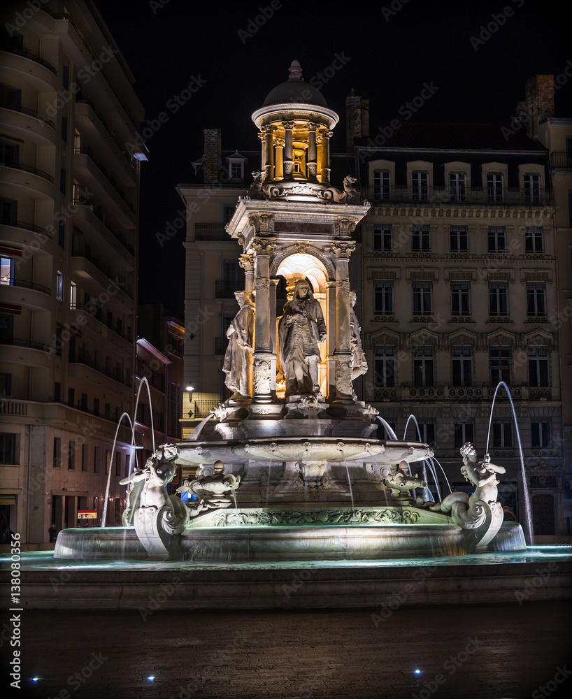 Fototapeta premium Fountain on Jacobin's square in Lyon