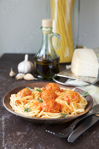 Meatballs with tomato sauce and spaghetti 