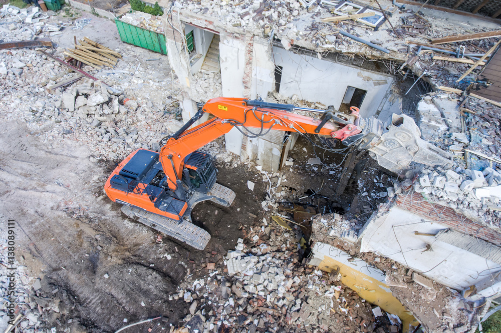 Obraz premium Baugewerbe - Bagger bei Abrissarbeiten, Luftbild