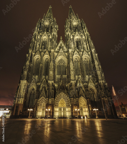 the cologne cathedral by night