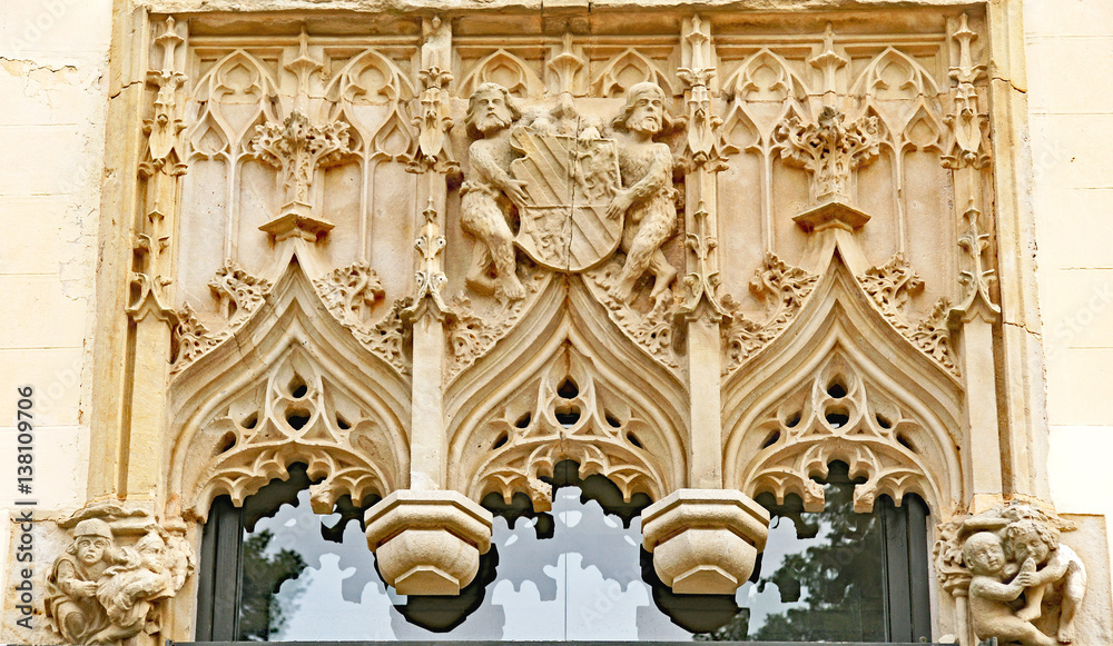 Gravados ornamentales en un edificio de Can Sentmenat, Barcelona