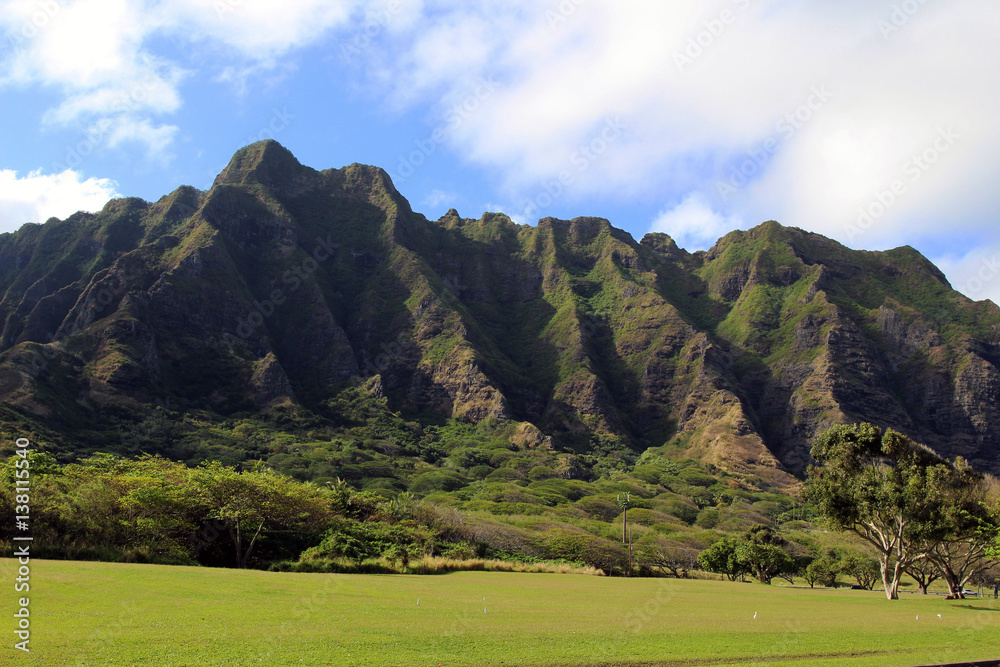  A view of the Kualoa mountains, Kualoa Regional Park, Oahu, Hawaii, USA