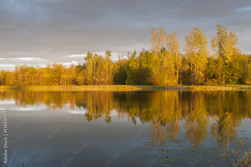 Fototapeta premium Sunrise on Lake Alice