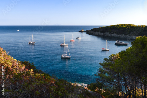 Tableau sur toile Sailboats near Elba island, Tuscany, Italy
