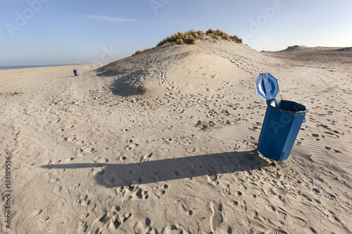 Garbage bin near the dunes