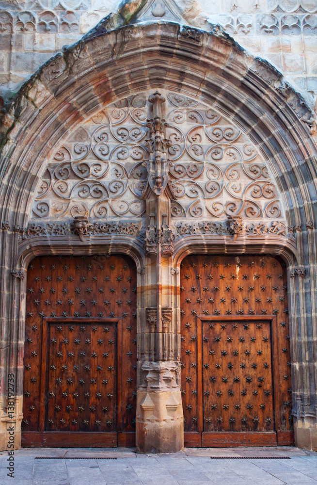 Bilbao, 25/01/2017: dettagli del portale della Basilica Cattedrale di Santiago, chiesa cattolica in stile gotico costruita tra la fine del XIV e l'inizio del XVI secolo