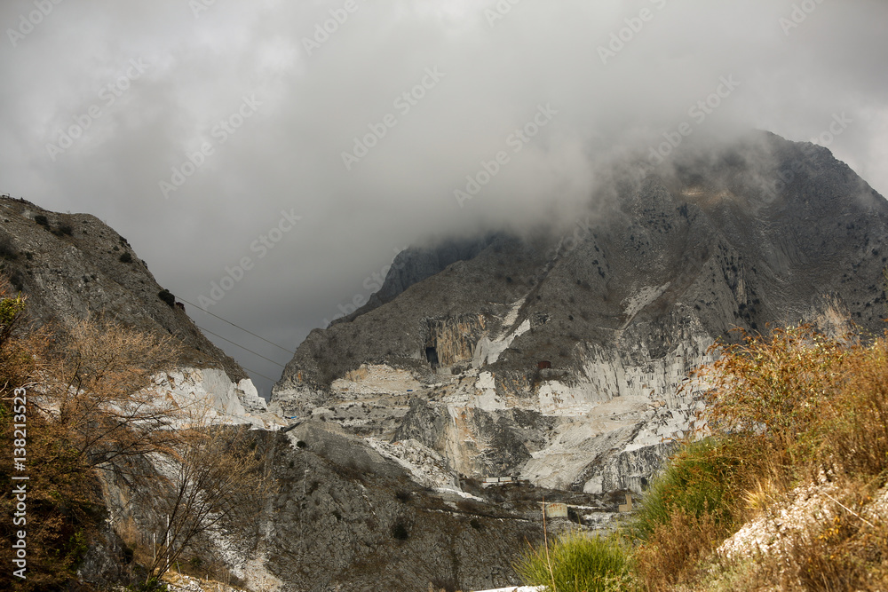 Fototapeta premium Marmorbruch, Italien, Toscana, Carrara, Steinbruch, Marmor, Berge, Marmorarbeiter, Berge