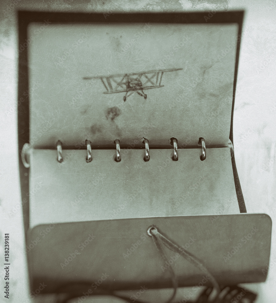 Foto Stock Old Vintage Photo Of Leather Notebook With Black Pen Picture foto-stock-old-vintage-photo-of-leather-notebook-with-black-pen-picture