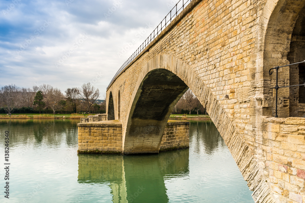 Le Pont Saint Bénézet sur le Rhône en Avignon, Vaucluse, Provence, France