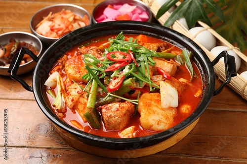  dakbokkeumtang. Braised Spicy Chicken with seafood.