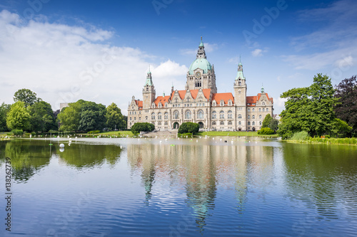 Neues Rathaus Hannover mit Maschteich