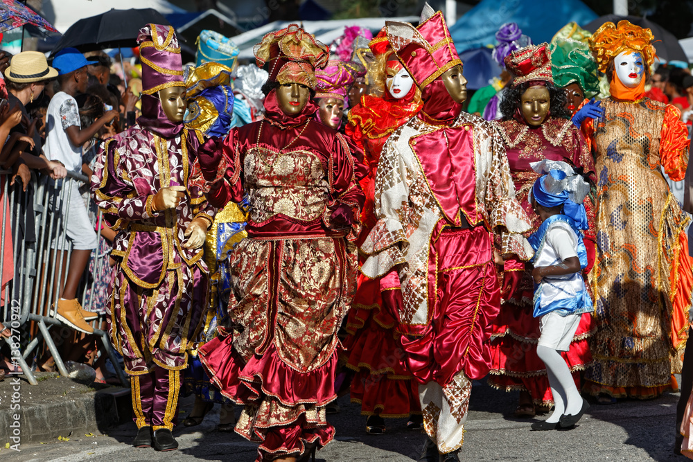 Une belle parade du littoral haute en couleurs  et élégance à Kourou en Guyane française