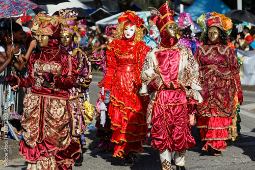 Magnifiques costumes à la parade du littoral à Kourou en Guyane française 