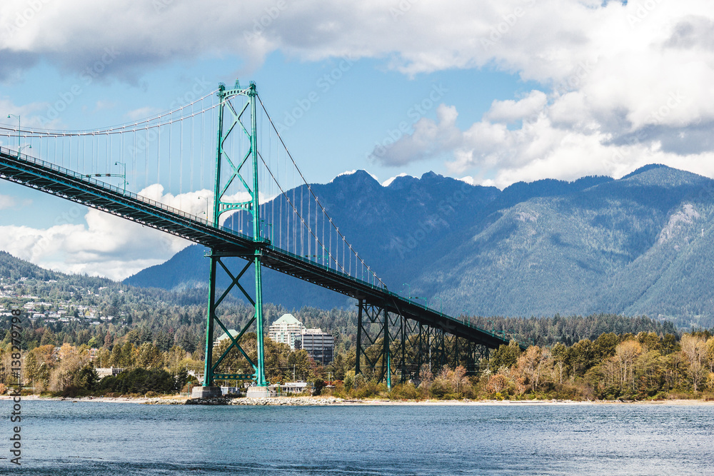 Obraz premium Lions Gate Bridge in Vancouver, BC, Canada