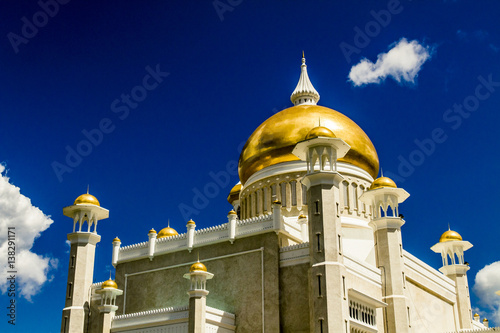 Sultan Omar Ali Saifuddin Mosque photo