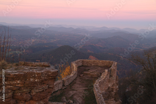 Blick von der Wegelnburg bei Sonnenuntergang