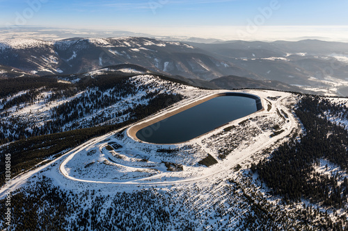 Foto aerial  view of the  winter forest