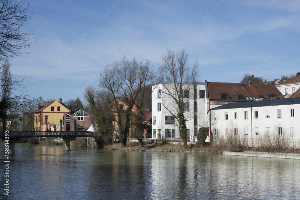 Fachhochschule Steyr und Museum Arbeitswelt vor dem Fluß Steyr
