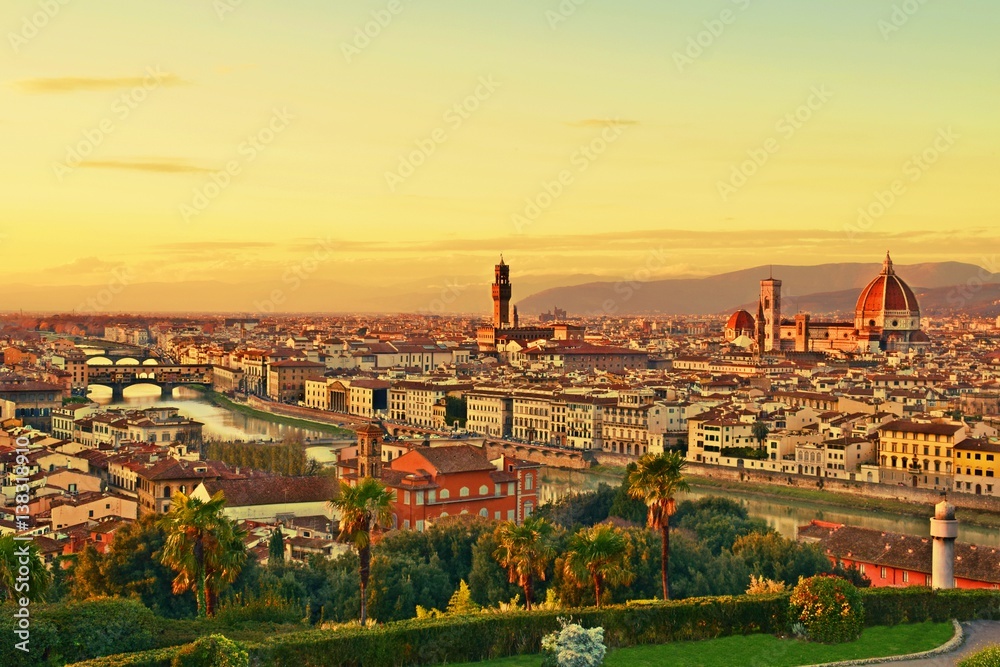 paesaggio della bellissima città di Firenze in Italia vista dal famoso Piazzale Michelangelo all'ora del tramonto