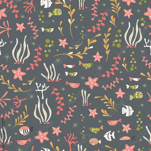 Seamless pattern with underwater ocean animals, cute fish and plants