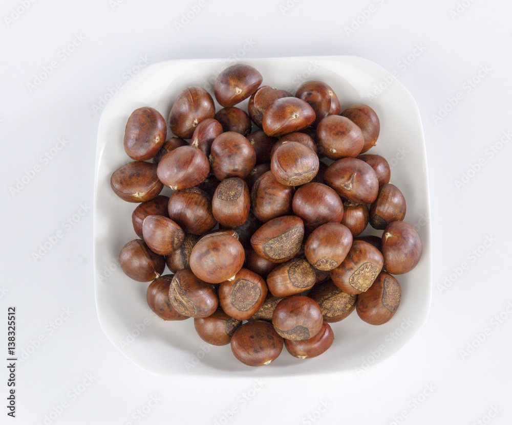 Obraz premium Chestnut on a white plate
