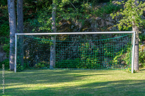 Ett enkelt fotbollsmål i en liten glänta i ett villaområde på Värmdö photo