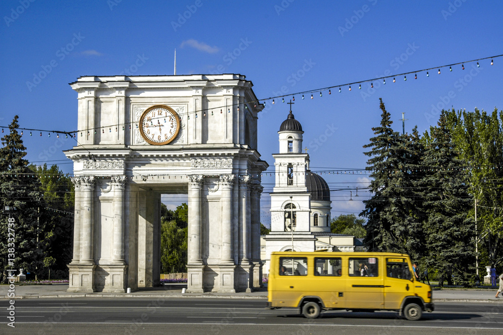 Chisinau, Piata Marii Adunari Nationale, triumph arch, orthodox