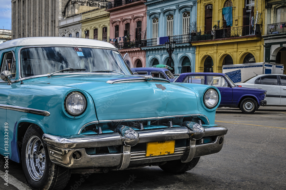 Havanna, Kuba / Reiseziel, alte Autos in der Altstadt von Havanna, Kuba.