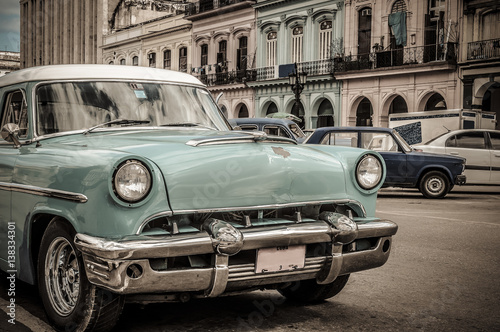 Havanna  Kuba   Reiseziel  alte Autos in der Altstadt von Havanna  Kuba.