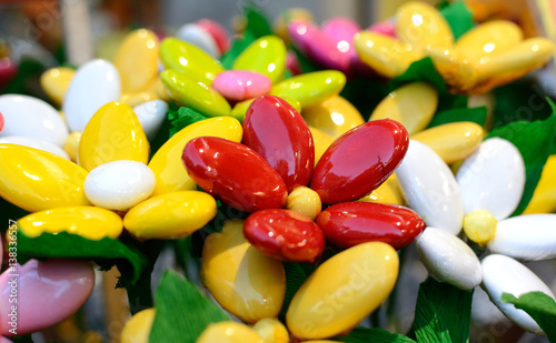 Obraz na płótnie Decorazione di fiori artificiali colorati fatti a mano con confetti, Sulmona, Ab
