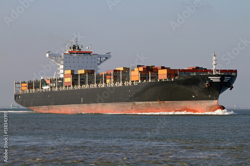 schwarzes Containerschiff vor Terneuzen photo