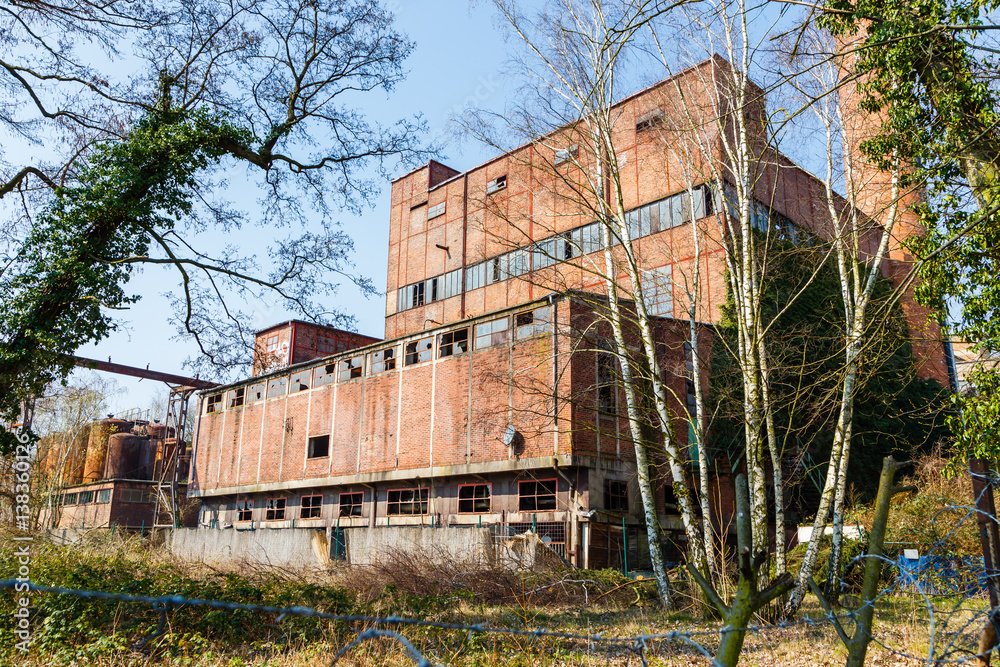 Alte Papierfabrik in Hattersheim am Main (März 2016) Alte Papierfabrik in Hattersheim am Main (März 2016)