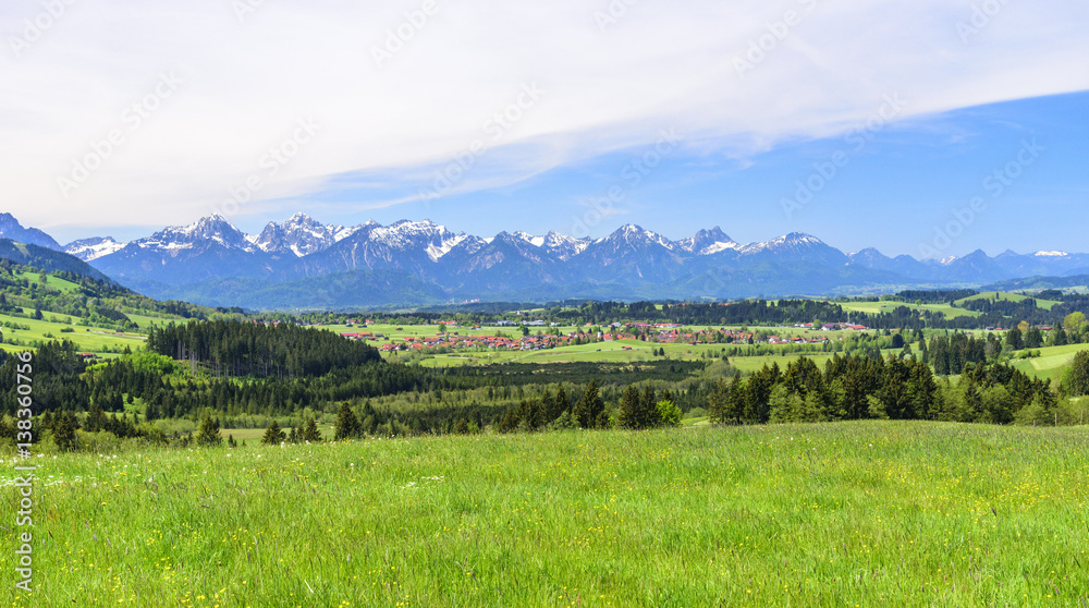 Blick auf das Ostallgäu und die Allgäuer Alpen