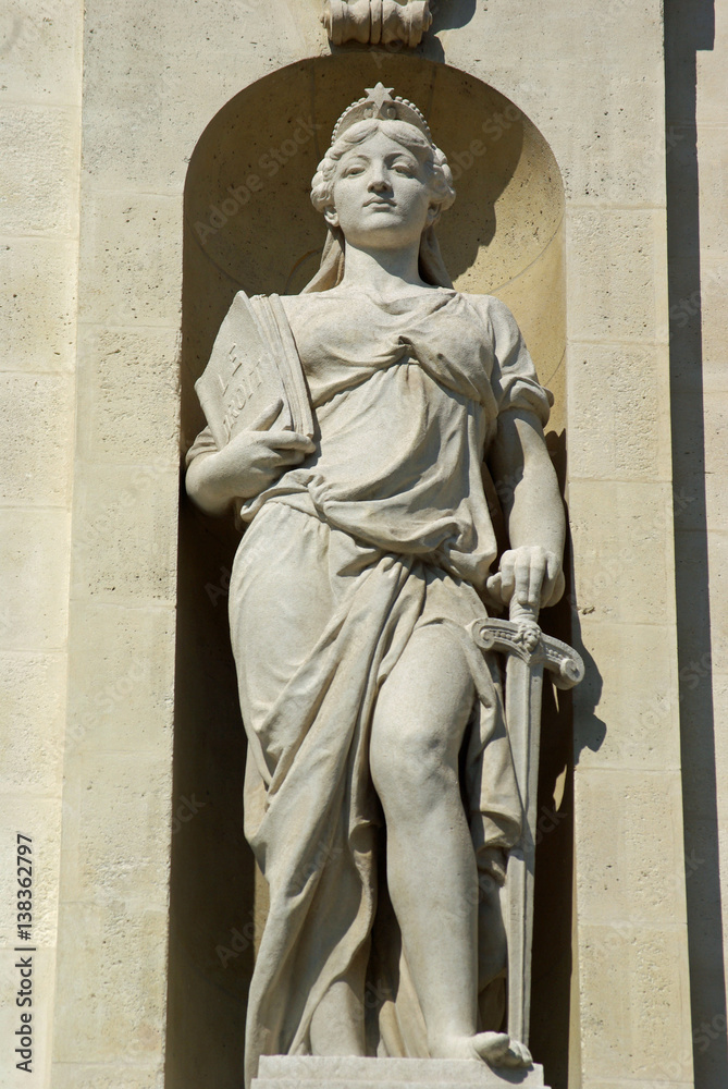 Obraz premium Statue du Droit au palais de Justice de Paris, France