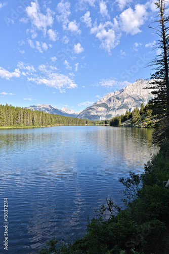 Fototapeta Naklejka Na Ścianę i Meble -  lac de montagne canadien