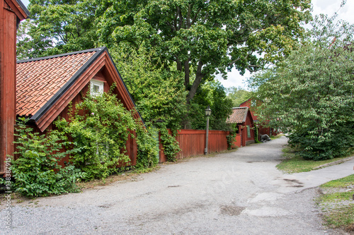 Gamla bevarade röda trähus på Söder photo