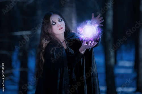 Enchantress at the magic bullet in the enchanted forest Fototapet