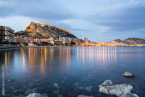 Fotografiet View of Alicante at dusk from the sea, Costa Blanca, Valencia province