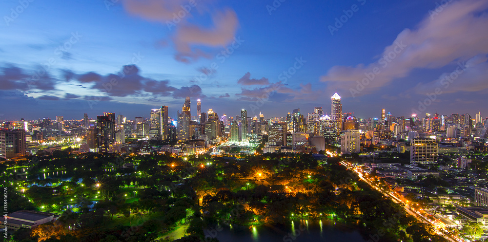 Obraz premium city Bangkok skyline in sunset time with main garden