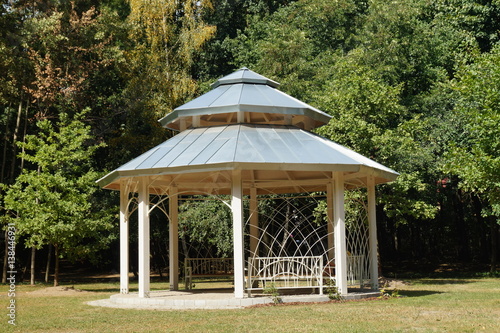 Gazebo, pergola in parks and gardens - relax and unwind