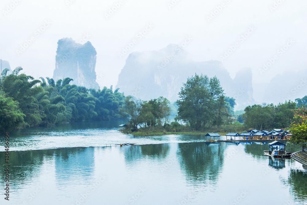 Naklejka premium Karst mountains and river scenery in the mist