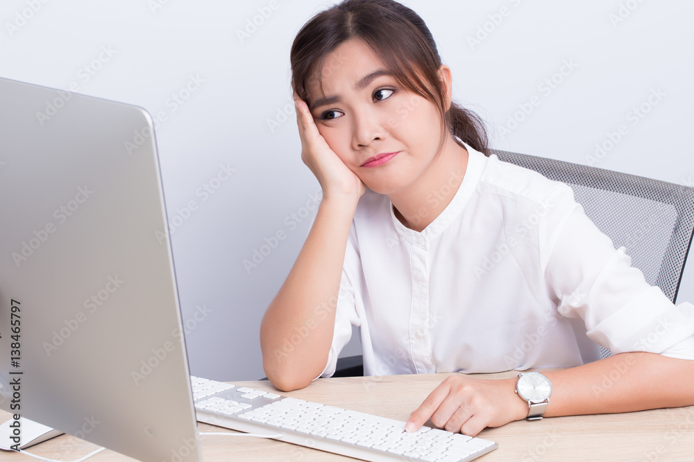 Woman use the computer and she feel boring Woman use the computer and she feel boring