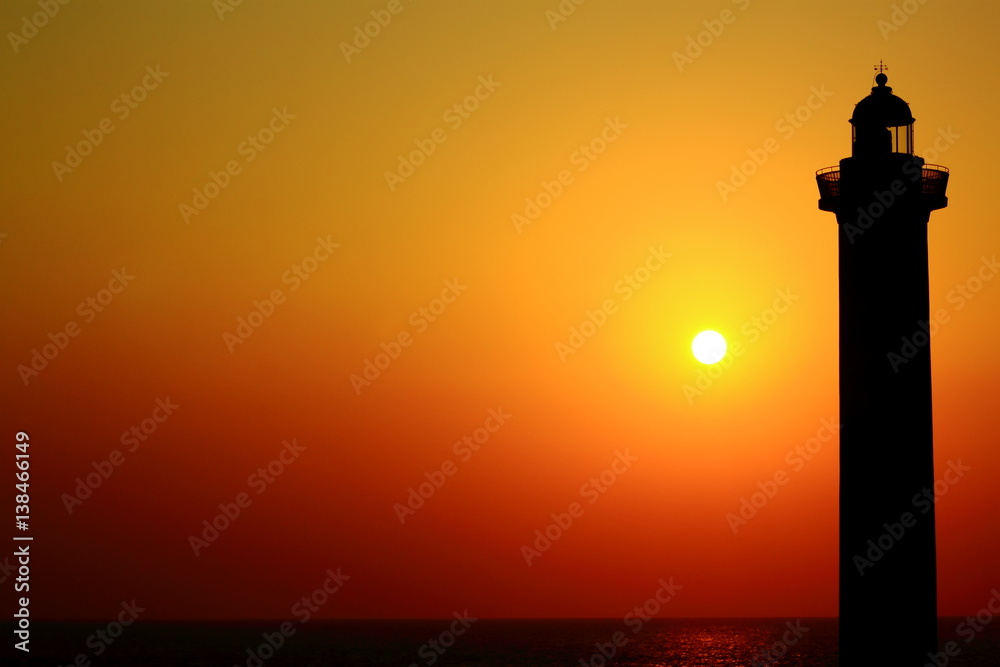 灯台と夕日 灯台と夕日
