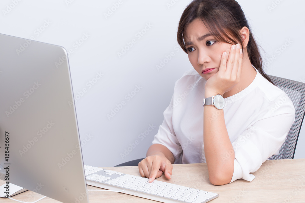 Woman use the computer and she feel boring Woman use the computer and she feel boring