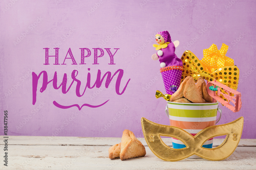 Obraz premium Purim holiday greeting card with carnival mask and gifts over purple background
