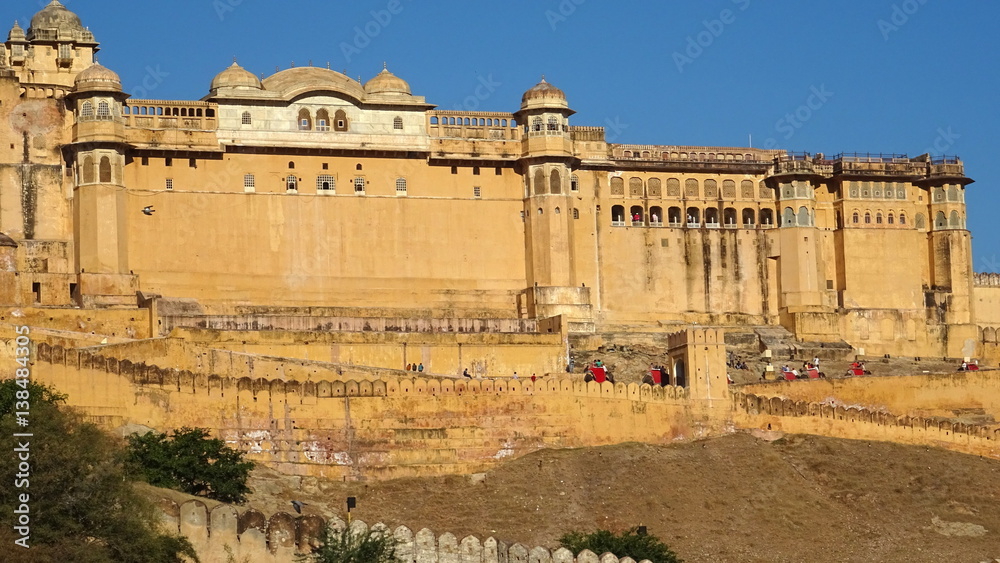 Murallas del fuerte Amber cerca de Jaipur. Rajasthan. India 