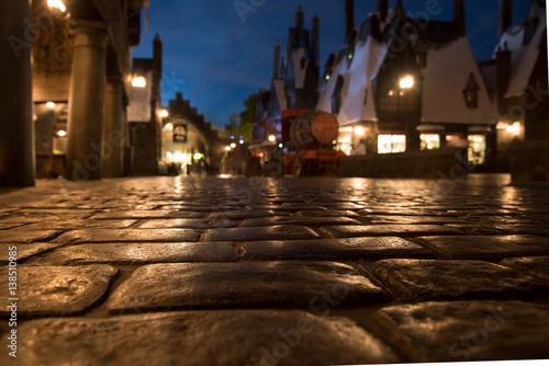 Canvas Print Pavement alley at night in old town city street.