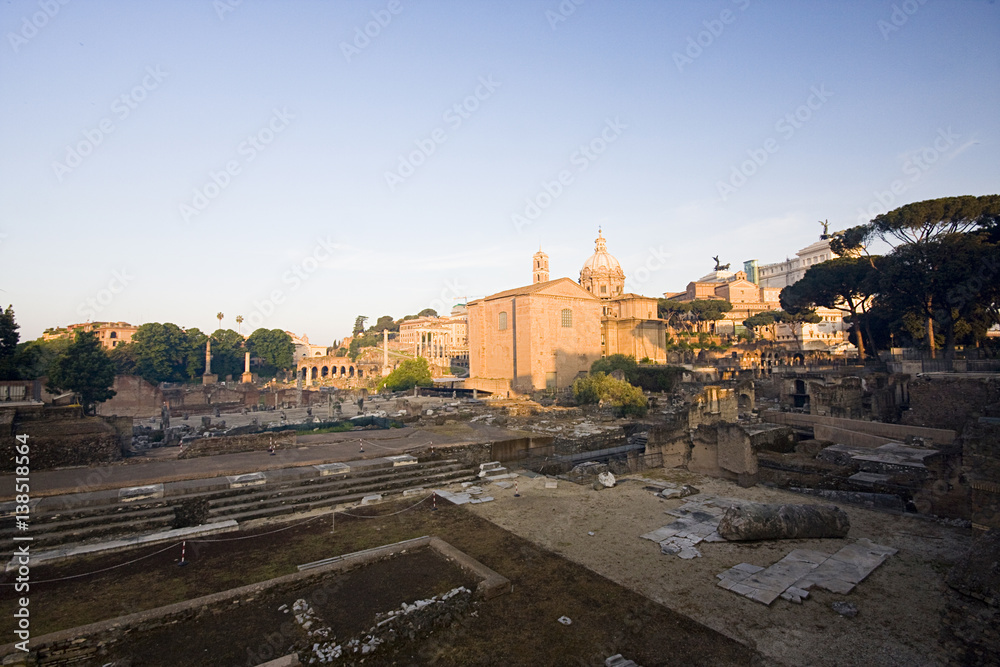Il Colosseo e altri monumenti di Roma. Una città piena di storia.
